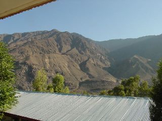 �`���X�̃z�e���̎���͎R�΂���