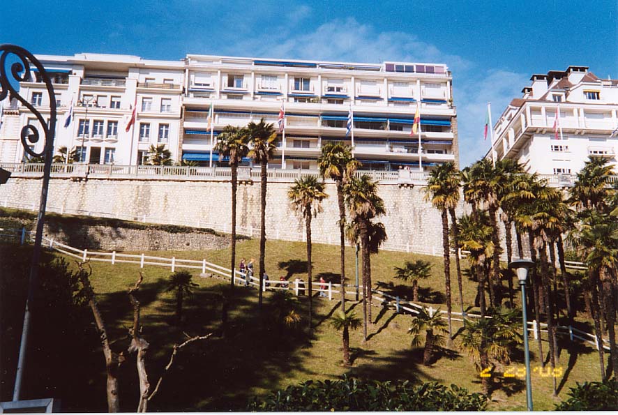 ���`���R