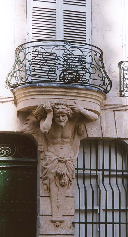 ����J����