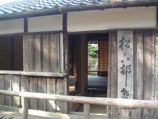 �������m